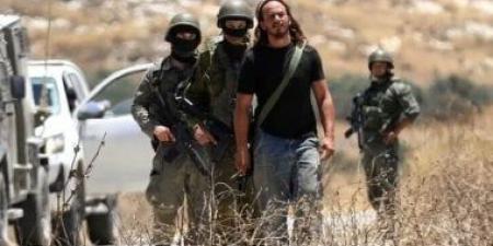 إصابة صحفى أمريكى وفلسطينيين فى هجوم لمستوطنين بقرية جالود جنوب نابلس