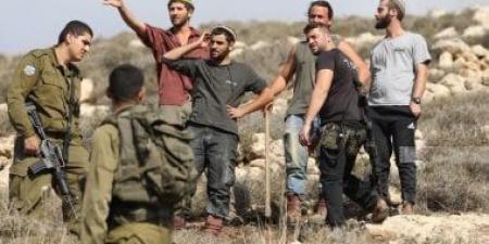 مستوطنون يحتجزون ناشطا بريطانيا فى الضفة الغربية قبل تسليمه للشرطة