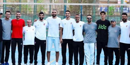 أحمد صلاح يدعم قطاع ناشئي الكرة الطائرة بنادي بتروجت.. صور