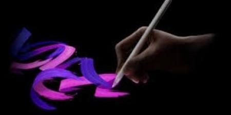 آبل تختبر قلم Apple Pencil لهاتف iPhone Ultra القابل للطي