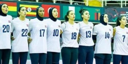 السفير المصري فى كينيا يدعو سيدات الطائرة للاحتفال بلقب أفريقيا قبل العودة