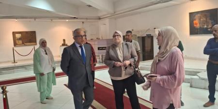 محافظ بورسعيد ورئيس الفنون التشكيلية يبحثان سبل تطوير متحف النصر