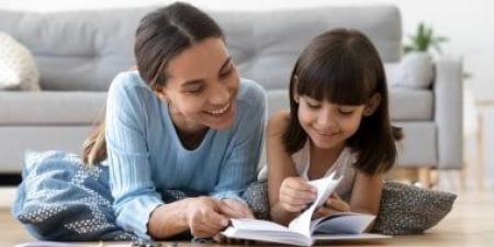قبل أن يتعلم طفلك القراءة.. 10 فوائد لسماع الحكايات بصوتك