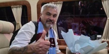 ‏مدرب محمد صلاح الجديد.. جماهير طرابزون تستقبل توماس رايس بالورود