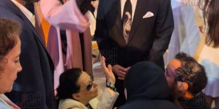 شاهد أحدث ظهور للفنانة نجاة عقب تكريمها فى معرض أبو ظبى
