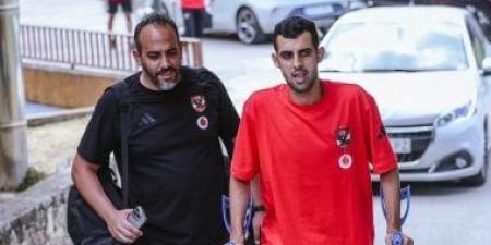 طبيب الأهلي يطمئن على يوسف بلعمري ويطالبه بتنفيذ البرنامج التأهيلي