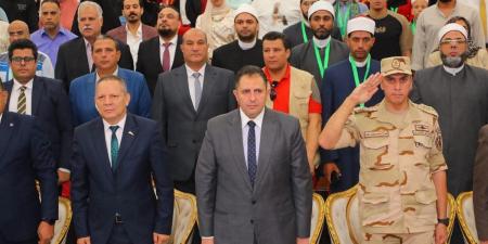 محافظ دمياط يكرم حفظة القرآن بـ سفراء التلاوة ويمنحهم 20 رحلة عمرة
