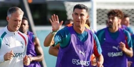 كريستيانو رونالدو يستعرض مهاراته قبل مباراة البرتغال ضد ويلز.. فيديو