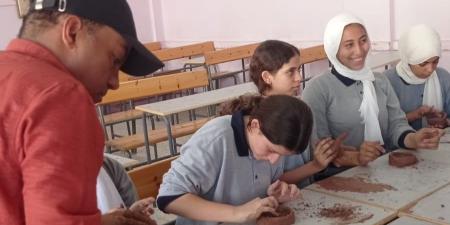 مجمع 15 مايو للفنون ينظم ورشة ميدانية لطالبات مدرسة 15 مايو الثانوية