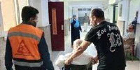 التضامن الاجتماعي: التدخل السريع يستجيب لبلاغ عن مسن بلا مأوى بالمنصورة وينقله إلى دار للرعاية