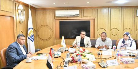 محافظ قنا يتابع الموقف التنفيذي لمشروع "حيّنا" بالحميدات والمعنا (صور)