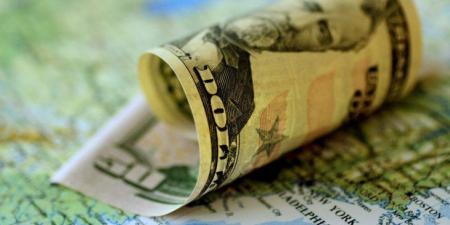 الدولار عند أعلى مستوى في شهرين وسط مخاوف التضخم وتوقعات رفع الفائدة بأمريكا