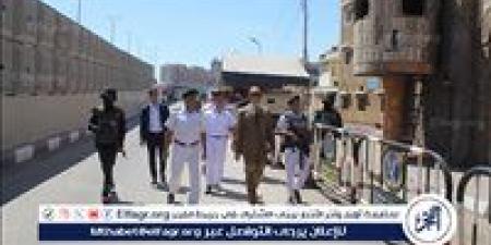 سيرًا على الأقدام.. مدير أمن سوهاج يتفقد الخدمات الأمنية بالمناطق الحيوية