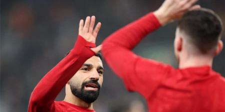 نجم ليفربول السابق مدافعا عن صلاح: لا يمكن وضعه على دكة البدلاء مثل رونالدو