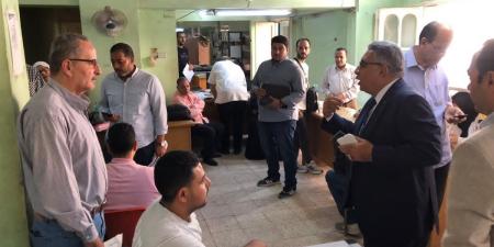 محافظ الدقهلية يتفقد التأمينات الاجتماعية بالمنصورة ويوجه بسرعة صرف مستحقات المقاولين