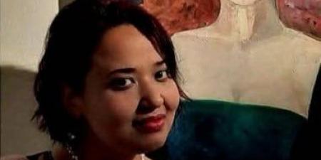 عزة عبد المنعم.. فنانة تشكيلية جمعت بين العمل المتحفى والتجريب الفنى