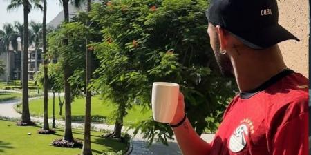 ماتيوس كونيا نجم مانشستر يونايتد يرتدي قميص منتخب مصر أمام الأهرامات
