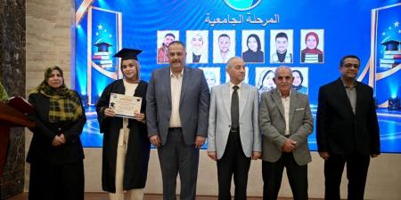 رئيس شركة مياه الشرب والصرف بمحافظات القناة يكرِّم أبناء العاملين المتفوقين دراسيًا