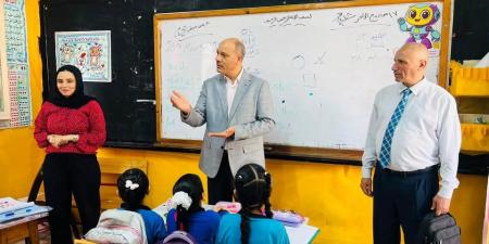 مدير التعليم بالإسكندرية يتفقد الانضباط المدرسي والكثافات الطلابية بمدارس حي وسط