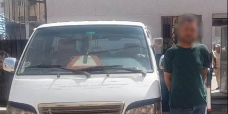 ضبط سائق ميكروباص بالبحيرة بعد تحميل ركاب بأعداد زائدة وإنزال أحد الركاب