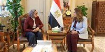 وزيرة التنمية تتابع مع محافظ الوادي الجديد المشروعات التنموية والخدمية والخطة الاستثمارية وملفات التصالح والتقنين