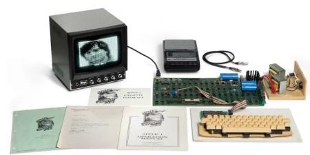 طرح نسخة نادرة من جهاز Apple-1 بـ800 ألف دولار فى مزاد عالمى