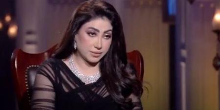 كواليس جلسة محاكمة بوسي بقضية الشيكات، كمامة وكاب داخل القاعة وتصالح بـ6 ملايين جنيه
