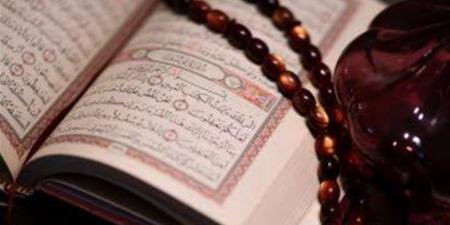 هل يجوز قطع قراءة القرآن أثناء الأذان؟ الإفتاء توضح