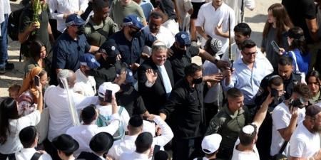 المتطرف “بن غفير” يتباهى بتغيير واقع الأقصى… ومؤسسة القدس الدولية تدعو للمشاركة في جمعة الغضب