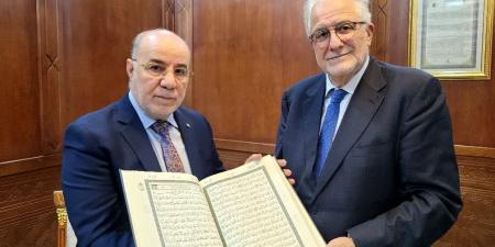 بلمهدي يستقبل عميد مسجد باريس الكبير