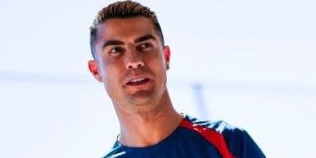 تقارير.. رونالدو يقرر اعتزال اللعب الدولى مع البرتغال