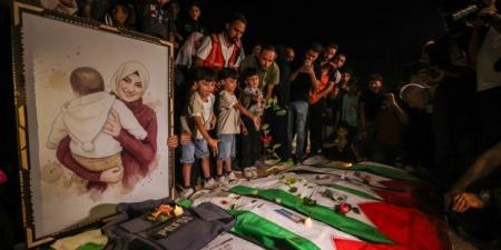 غزة تودّع جثامين 105 فلسطينيين انتُشلت من تحت أنقاض “مربع التاج”