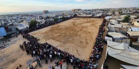 بين الخيام والدمار… مباراة ودية تعيد الابتسامة لنازحين في غزة- (صور)