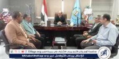 وكيل شباب ورياضة أسيوط يلتقي رئيس النادي الرياضي لبحث خطط التطوير