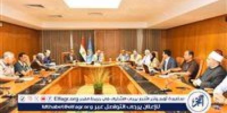 محافظ أسيوط يعقد اجتماعا مع مسئولي حياة كريمة لمتابعة تشغيل المشروعات المنتهية بالمرحلة الأولى