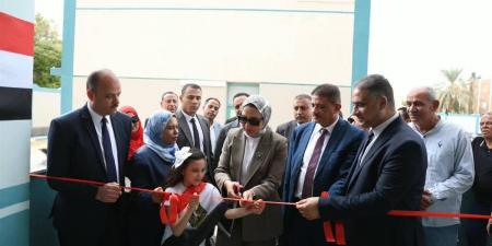 بتكلفة 40.7 مليون جنيه، محافظ الوادي الجديد تفتتح مدرستين بالخارجة