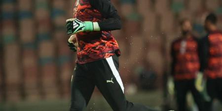 منتخب مصر يجري عملية الإحماء استعدادا لمواجهة جنوب أفريقيا (صور)