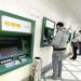 رسوم السحب والاستعلام من الـ ATM بعد القرار الجديد