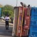انقلاب مقطورة محملة بالزلط بالطريق الزراعي في القليوبية