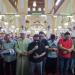 بغياب نجوم الفن.. أحمد حلمي وزوجته منى زكي يودعان والدته التي توفيت جراء وعكة صحية (فيديو)