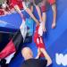 حسام حسن يلبي رغبة الجماهير  بالتوقيع على قمصان المنتخب بعد مباراة بلجيكا.. صور