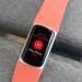 جوجل تحضر مفاجأة لعشاق اللياقة البدنية.. سوار Fitbit جديد قد يأتى بـWear OS