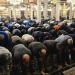 أمين الفتوى يوضح ضوابط دخول المسجد بالحذاء (فيديو)