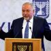 ملصقات إسرائيلية تهدد الفلسطينيين بالاعتقال لنشاطهم الرقمي… وليبرمان يدعو لتفكيك السلطة وإلغاء أوسلو