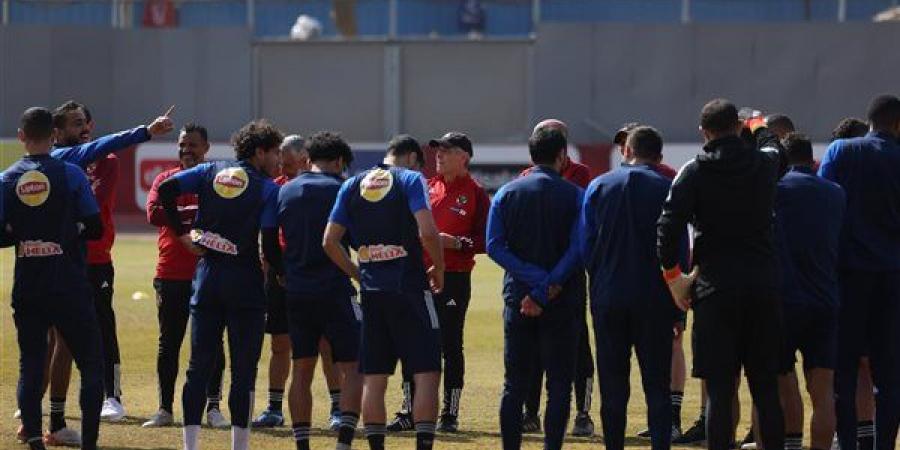 عبر "الواتساب".. كولر يطالب لاعبى الأهلى برؤية أخطائهم فى السوبر الإفريقى