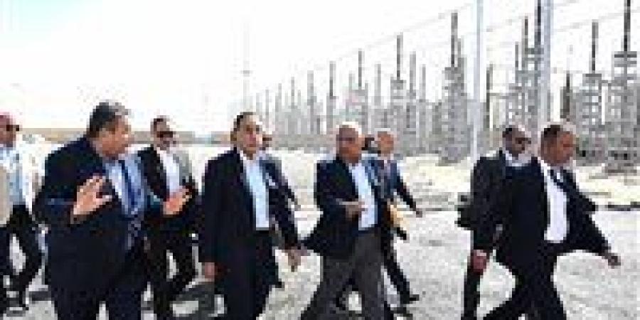 رئيس الوزراء يتابع مراحل الاختبار والتشغيل التجريبي لمحطة الربط الكهربائي المصري السعودي بمدينة بدر