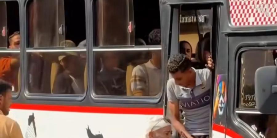 العجوز والأتوبيس.. فحص فيديو أثار الجدل بـ 14 ثانية