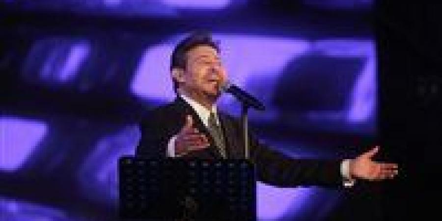 هاني شاكر يسرد قصص الغرام والشجن في مهرجان الموسيقى العربية الـ33