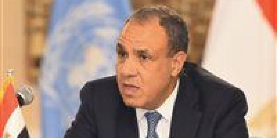 بدر عبد العاطي يدعو خريجي الجامعات للتقدم لامتحانات الوزارة.. وإطلاق بودكاست “دبلوكاست”