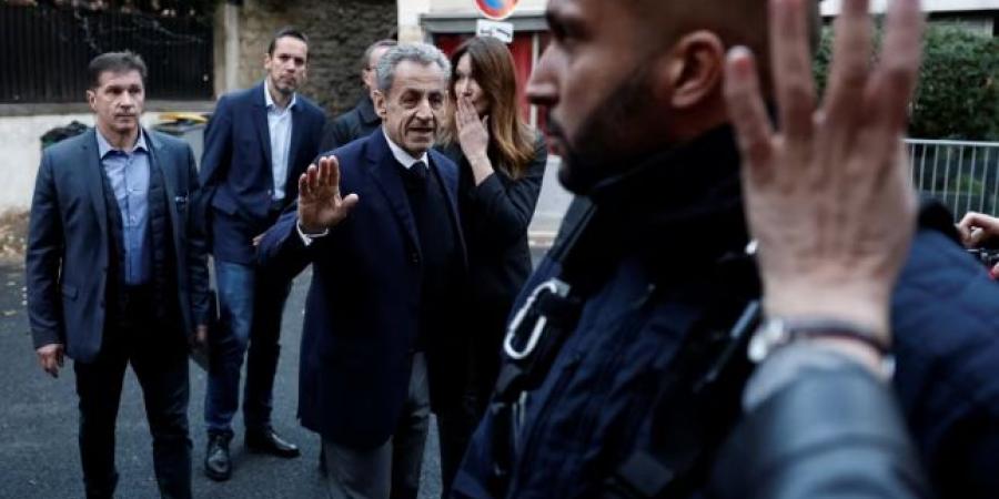 «من سيد الإليزيه إلى الزنزانة».. كيف قضي الرئيس الفرنسي الأسبق ساركوزي أول ليلة في السجن؟